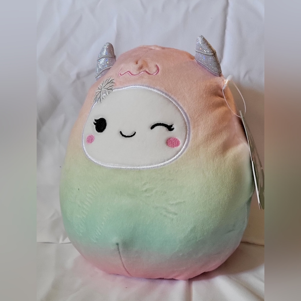 NWT 7.5" Yara the Yeti with Snowflake Squishmallow Kellytoy Plush Toy
